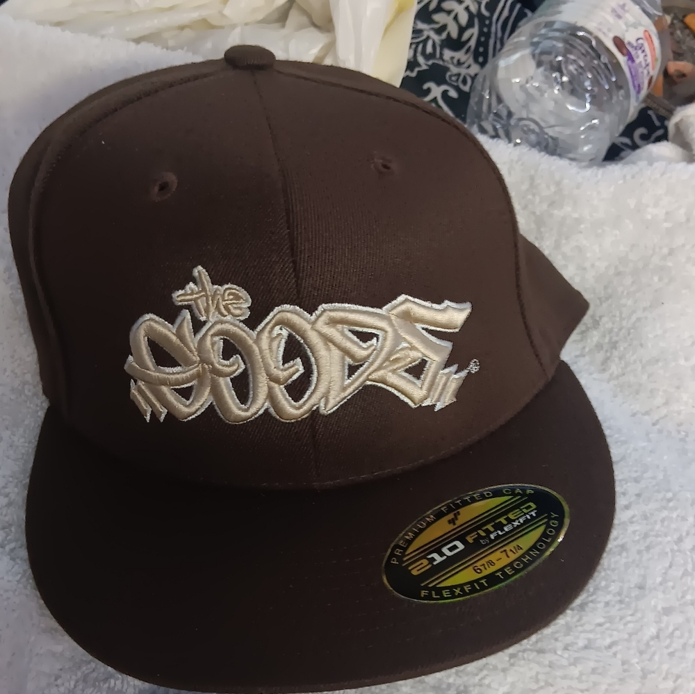 The goods fitted hat s-m size